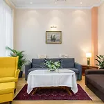 Maya\'S Flats & Resorts - Old Town Dluga 72 One Storey
